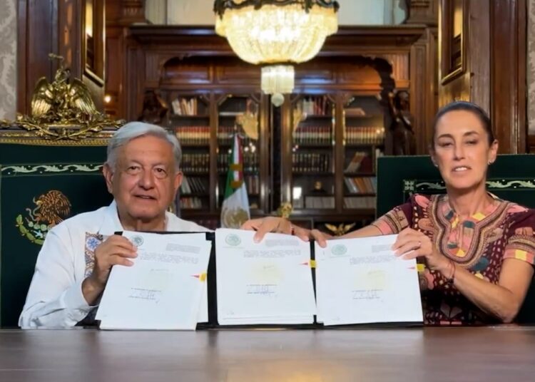 AMLO firma decreto para la publicación de la reforma judicial junto a Sheinbaum